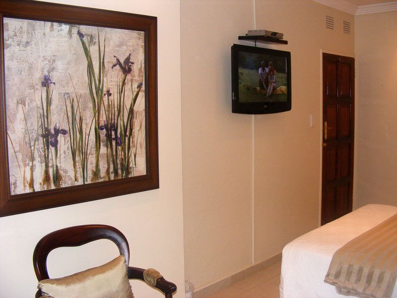 JR Guest House Gallery - JR Guesthouse Accommodation - Click to enlarge JR Guest House Gallery - JR Guesthouse Accommodation - Click to enlarge